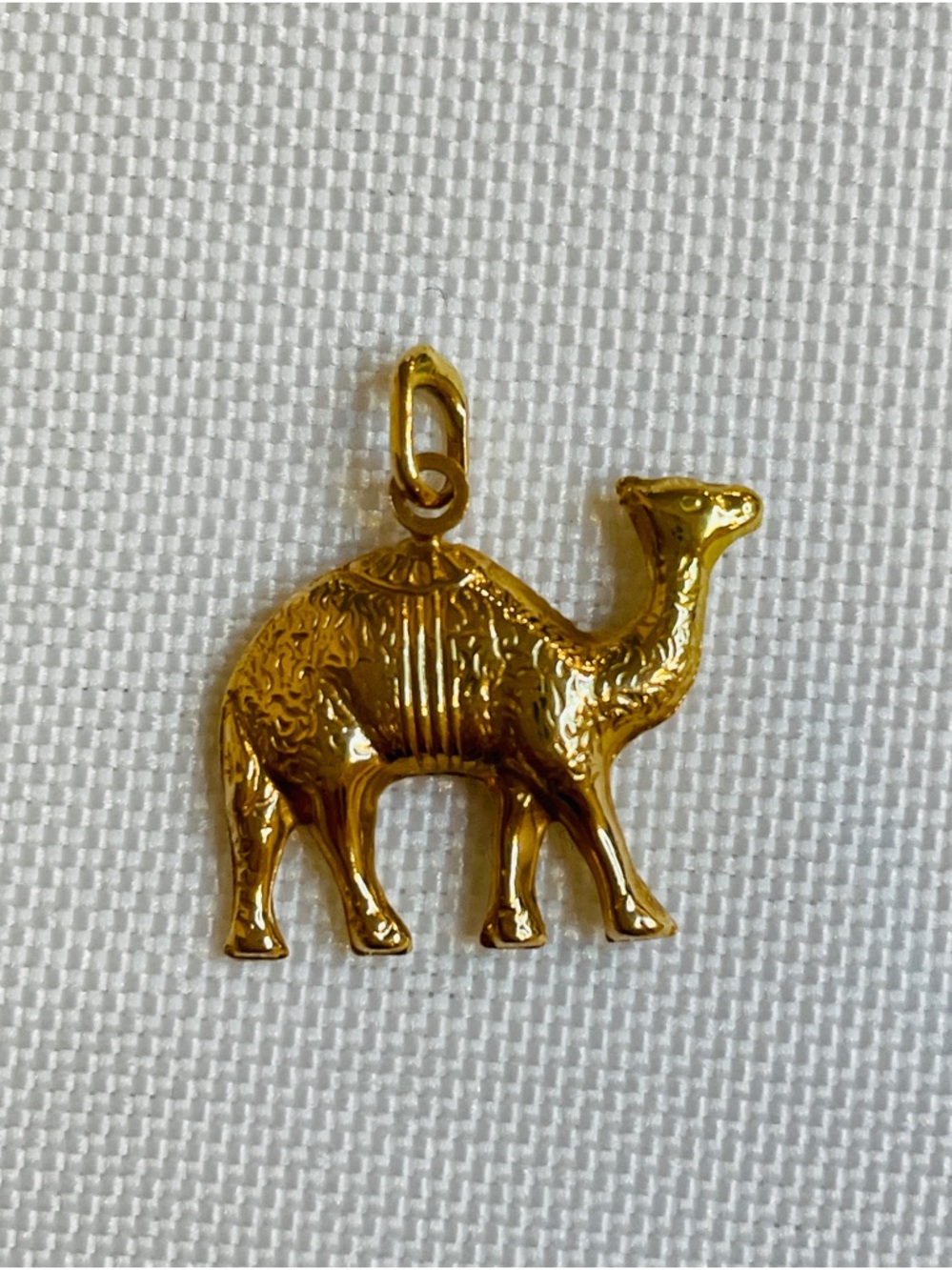 18k Yellow Gold Camel Charm Pendant